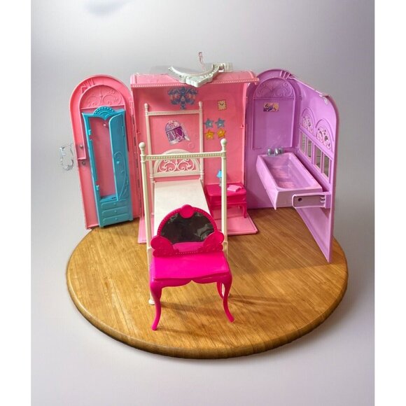 Mattel Barbie Folding House Playset Fold Go Travel Case Bedroom Bathroom Switch - Picture 1 of 10